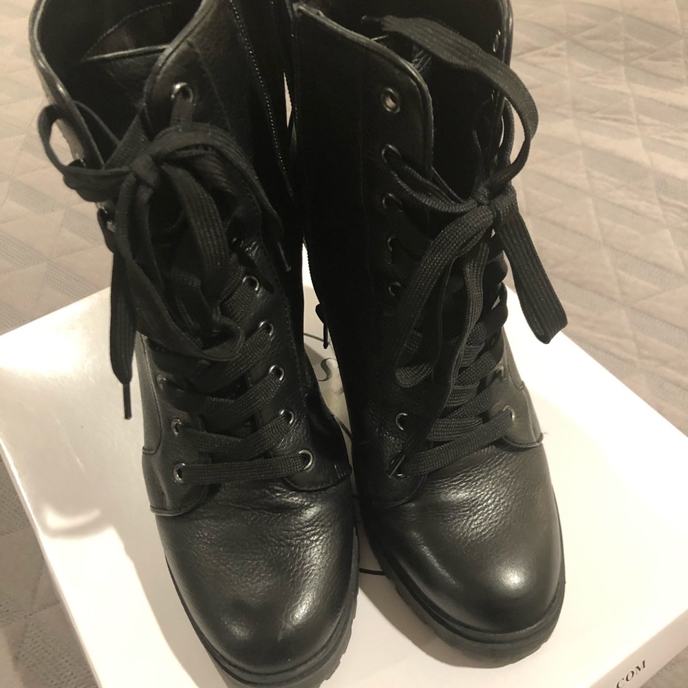 Steve Madden Laurie heel combat style bootie Sz9.5